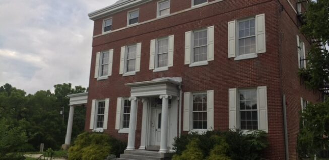 The Ephraim Tomlinson House
