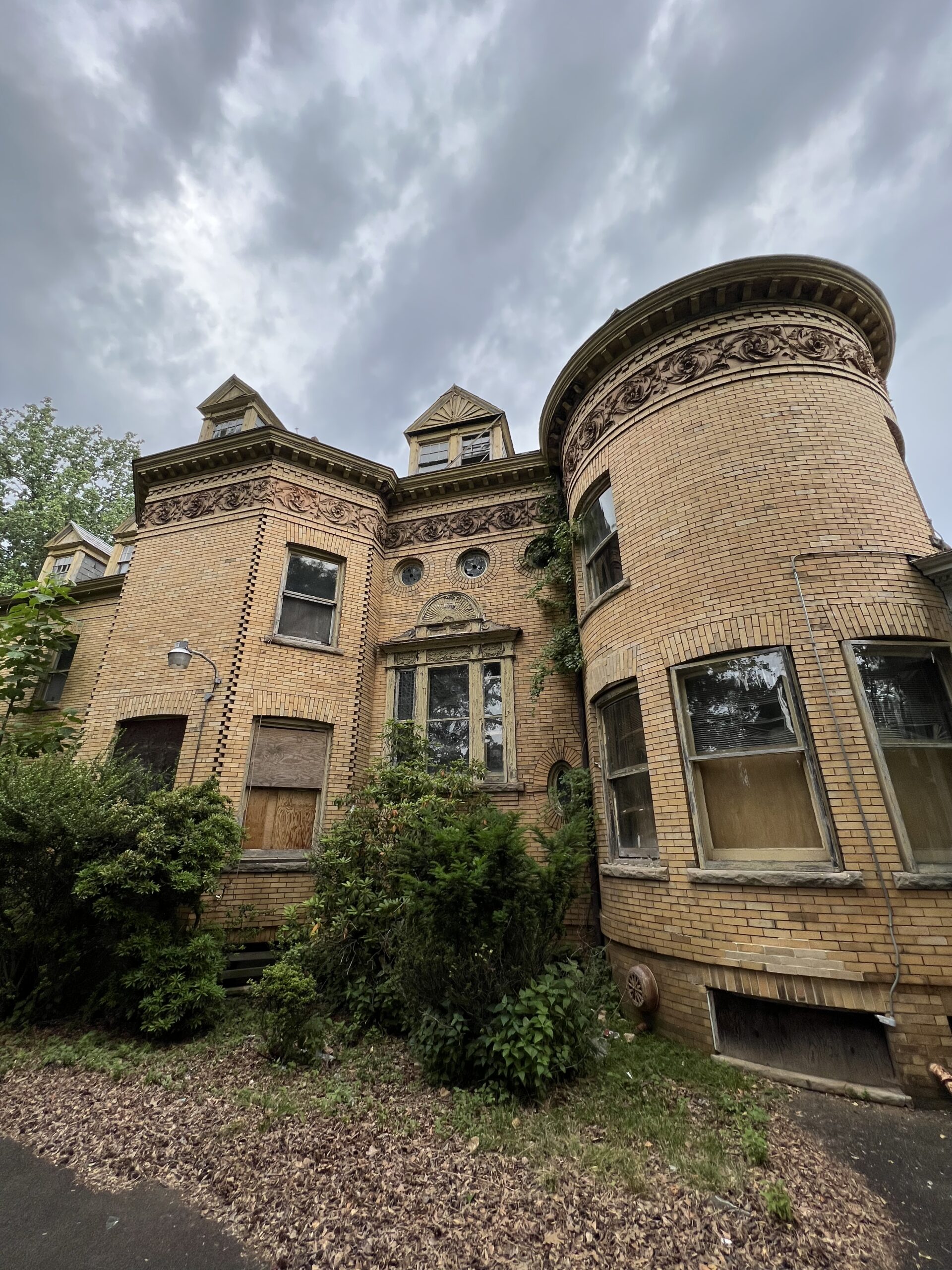 Abbot Manor